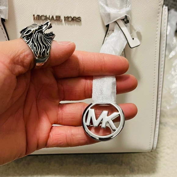 NWT Michael Kors Hope Medium Saffiano Leather Messenger Bag In Optic White - Picture 7 of 12